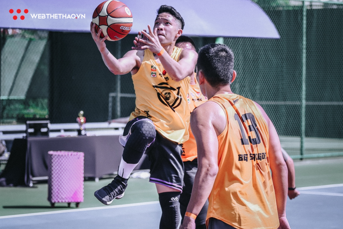 Khai mạc giải Bóng rổ 4x4 Vstar League 2019: Cháy hết mình cùng quả bóng cam bất chấp cái nắng chói chang Khai mạc giải Bóng rổ 4x4 Vstar League 2019: Cháy hết mình cùng quả bóng cam bất chấp cái nắng chói chang